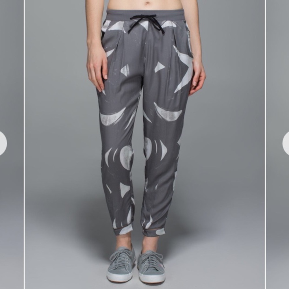 Lululemon City Jogger abstract print